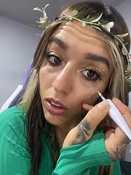 Snapshot of BlueStoneX chatting on November 2025 06:46:01 AM BlueStoneX online show from November 2025 06:46:01 AM