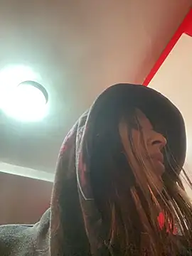 Snapshot of BlueStoneX chatting on November 2025 08:03:02 AM BlueStoneX online show from November 2025 08:03:02 AM