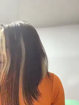 Snapshot of BlueStoneX chatting on November 2025 07:42:02 AM BlueStoneX online show from November 2025 07:42:02 AM