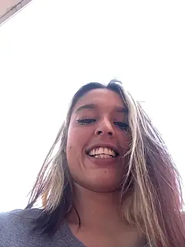 Snapshot of BlueStoneX chatting on November 2025 03:25:02 PM BlueStoneX online show from November 2025 03:25:02 PM