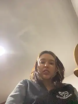 Snapshot of BlueStoneX chatting on November 2025 07:00:02 AM BlueStoneX online show from November 2025 07:00:02 AM