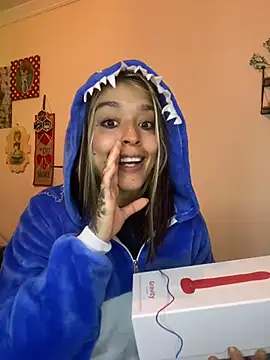 Snapshot of BlueStoneX chatting on December 2025 07:06:02 AM BlueStoneX online show from December 2025 07:06:02 AM