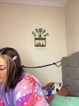 Snapshot of BlueStoneX chatting on December 2025 06:51:01 AM BlueStoneX online show from December 2025 06:51:01 AM