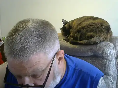 Snapshot of viejo_oso chatting on October 2025 07:45:02 PM viejo oso online show from October 2025 07:45:02 PM