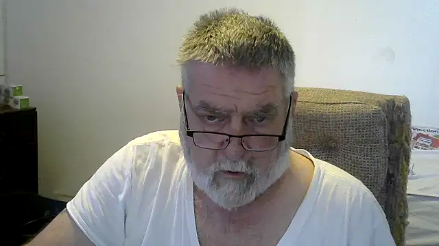 Snapshot of viejo_oso chatting on November 2025 07:03:01 PM viejo oso online show from November 2025 07:03:01 PM