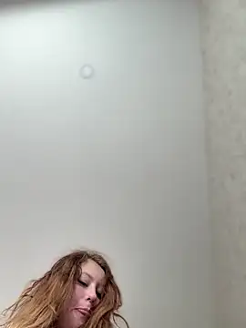 Snapshot of AndreaMood chatting on December 2025 01:24:02 AM AndreaMood online show from December 2025 01:24:02 AM