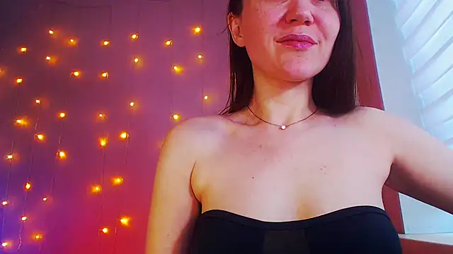 Snapshot of MelanyOx chatting on January 2025 06:24:02 AM MelanyOx online show from January 2025 06:24:02 AM