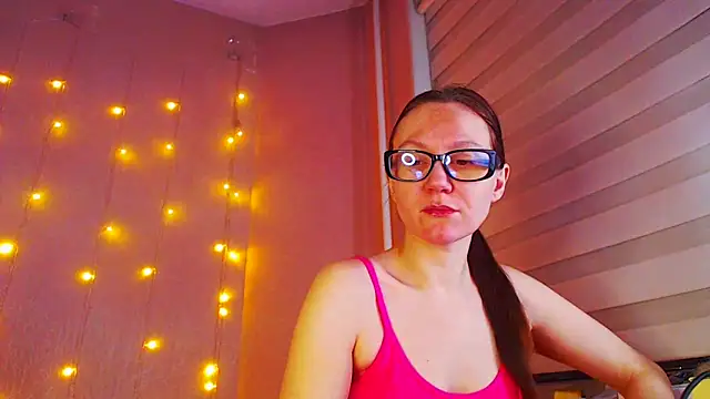 Snapshot of MelanyOx chatting on February 2025 10:21:01 PM MelanyOx online show from February 2025 10:21:01 PM