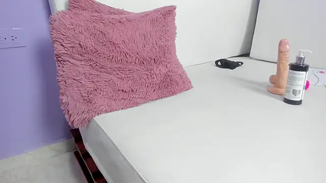 Snapshot of Carolina_Burninng chatting on February 2025 11:04:02 PM Carolina Burninng online show from February 2025 11:04:02 PM