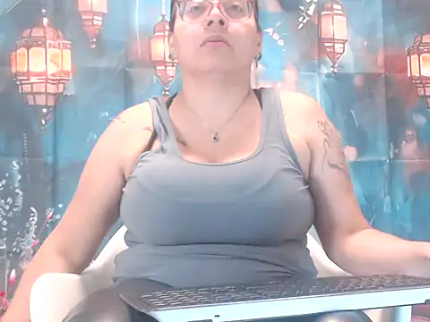 Snapshot of Tanyabigtits chatting on October 2025 12:05:01 PM Tanyabigtits online show from October 2025 12:05:01 PM