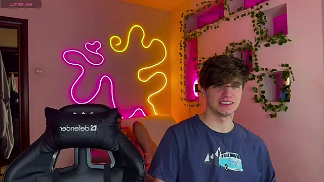 RobertAndLinela online show from February 2025 10:09:01 AM