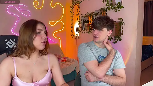 RobertAndLinela online show from September 2025 03:20:01 AM