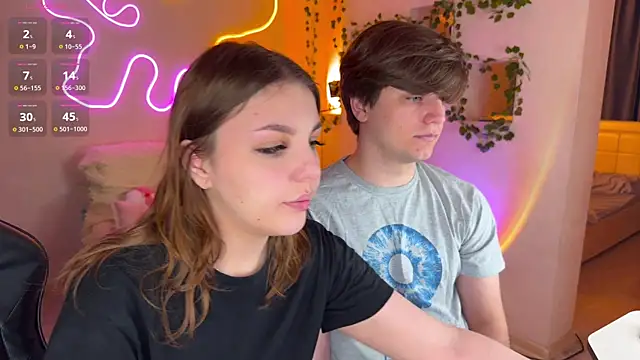 RobertAndLinela online show from November 2025 04:40:02 PM