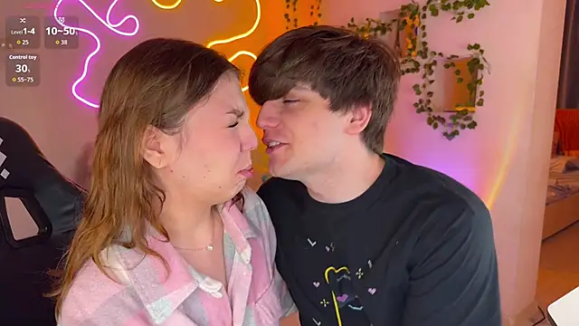 RobertAndLinela online show from November 2025 03:23:02 PM