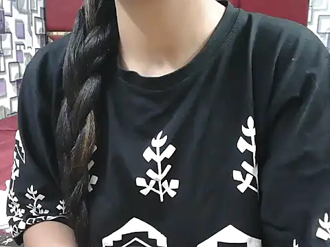 Snapshot of Somiya87 chatting on October 2025 11:28:02 PM Somiya87 online show from October 2025 11:28:02 PM