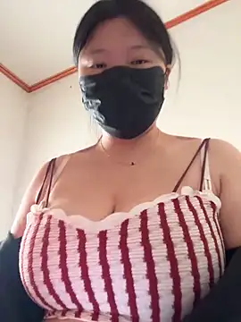 Snapshot of Happyou2 chatting on March 2025 12:40:02 AM Happyou2 online show from March 2025 12:40:02 AM