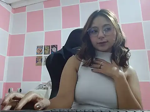 Paulina mosh online show from February 2025 12:40:01 PM