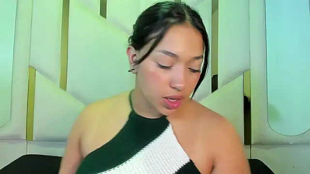 IsabellRodriguez18 online show from June 2026 06:52:02 AM