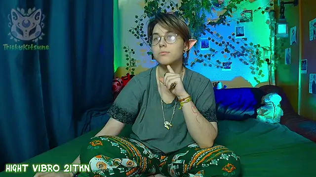 TrickyKitsune online show from May 2026 03:19:01 PM