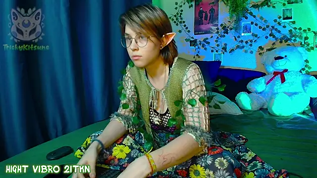 TrickyKitsune online show from May 2026 02:57:02 PM