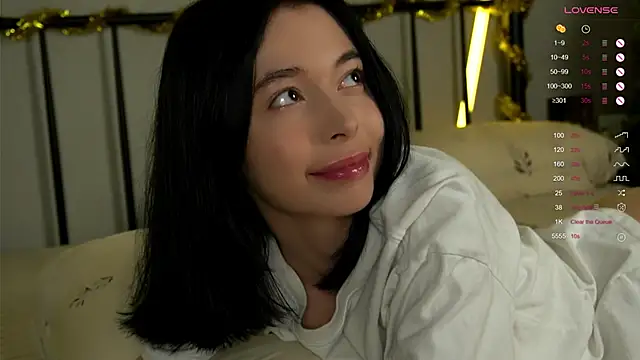 Snapshot of LittleOriana chatting on December 2025 05:25:01 AM LittleOriana online show from December 2025 05:25:01 AM