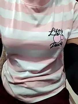 Snapshot of queen_pari chatting on February 2025 12:32:02 AM queen pari online show from February 2025 12:32:02 AM