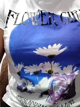 Snapshot of queen_pari chatting on February 2025 04:26:02 AM queen pari online show from February 2025 04:26:02 AM