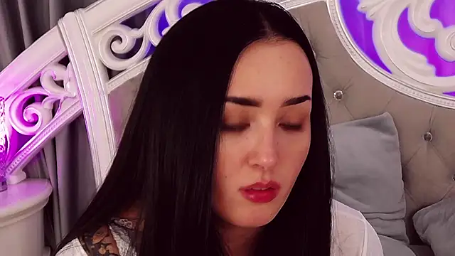 KimKhallifa online show from January 2025 12:37:01 PM