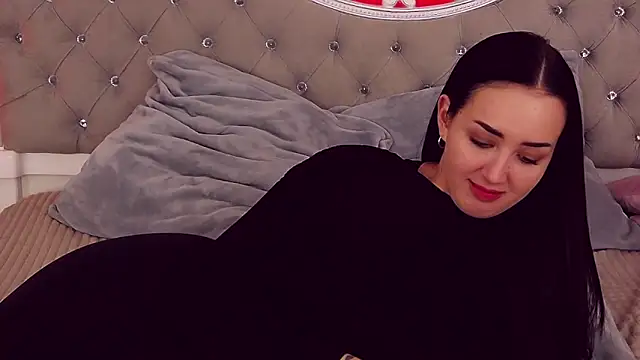 KimKhallifa online show from February 2025 11:06:02 AM