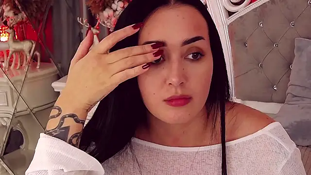 KimKhallifa online show from February 2025 12:59:02 PM