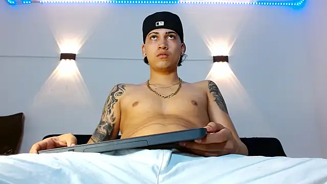 Snapshot of Br4ndxpimm chatting on December 2025 08:04:01 PM Br4ndxpimm online show from December 2025 08:04:01 PM