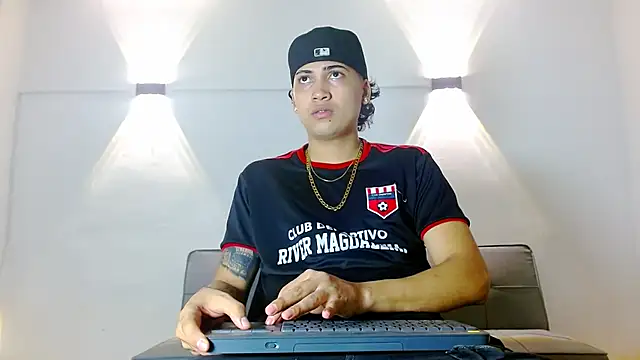 Snapshot of Br4ndxpimm chatting on January 2026 11:29:02 PM Br4ndxpimm online show from January 2026 11:29:02 PM