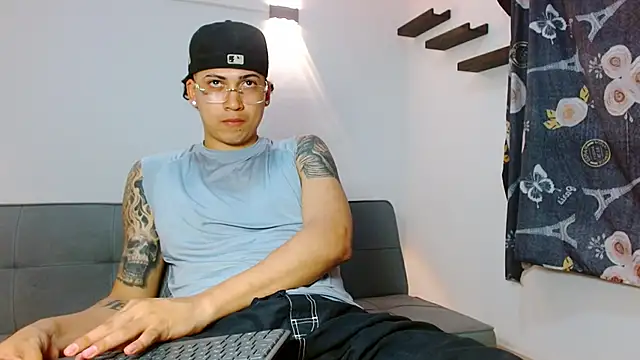 Snapshot of Br4ndxpimm chatting on January 2026 01:10:02 AM Br4ndxpimm online show from January 2026 01:10:02 AM