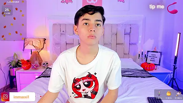 Snapshot of Maxi_little chatting on October 2025 09:14:02 PM Maxi little online show from October 2025 09:14:02 PM