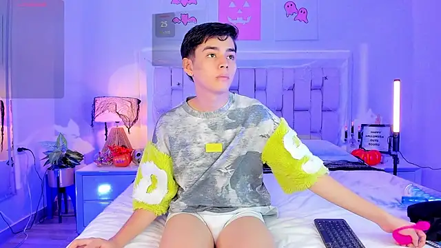 Snapshot of Maxi_little chatting on October 2025 09:13:01 PM Maxi little online show from October 2025 09:13:01 PM