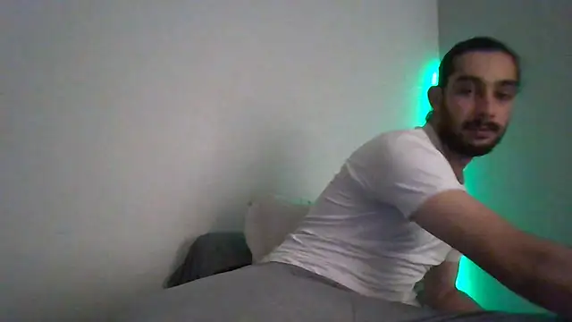 Levi Latino online show from October 2025 11:04:02 PM