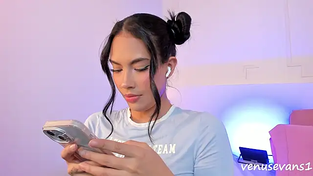 VenusEvans1 online show from December 2025 02:58:02 PM