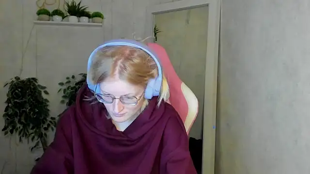 Snapshot of ElizabethHarpper chatting on November 2025 12:57:01 AM ElizabethHarpper online show from November 2025 12:57:01 AM