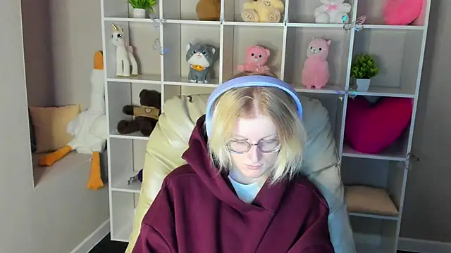 Snapshot of ElizabethHarpper chatting on December 2025 12:37:02 AM ElizabethHarpper online show from December 2025 12:37:02 AM