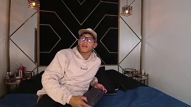 RyanPricee online show from October 2025 04:24:01 AM