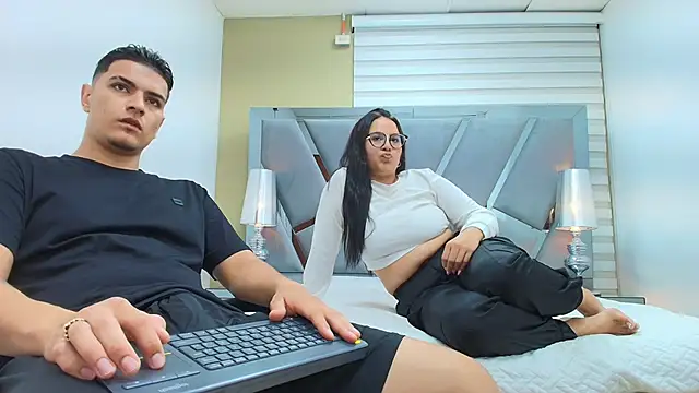 DAVID VICTORIAA online show from April 2026 01:00:02 PM