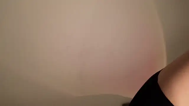 Snapshot of alittlestarrr chatting on December 2024 03:35:01 PM alittlestarrr online show from December 2024 03:35:01 PM