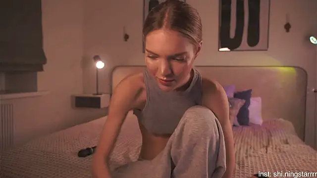 Snapshot of alittlestarrr chatting on February 2025 12:16:01 AM alittlestarrr online show from February 2025 12:16:01 AM