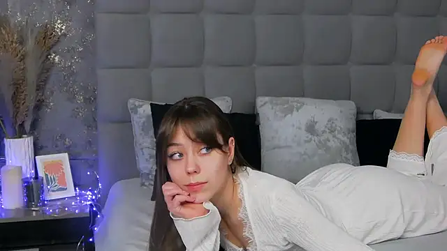 Snapshot of TheEmma chatting on March 2025 10:30:02 AM TheEmma online show from March 2025 10:30:02 AM