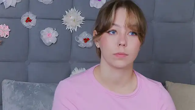 Snapshot of TheEmma chatting on October 2025 07:07:01 AM TheEmma online show from October 2025 07:07:01 AM