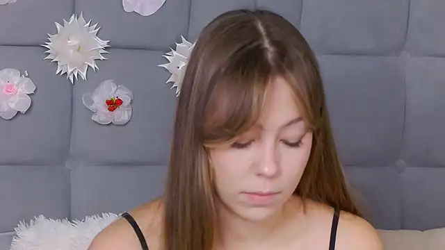 Snapshot of TheEmma chatting on October 2025 06:23:01 AM TheEmma online show from October 2025 06:23:01 AM