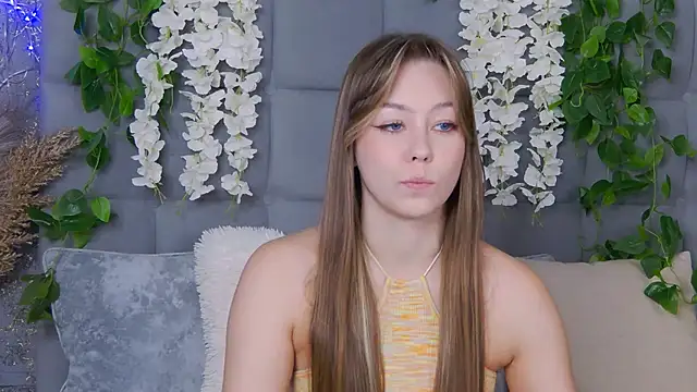 Snapshot of TheEmma chatting on October 2025 10:38:01 AM TheEmma online show from October 2025 10:38:01 AM