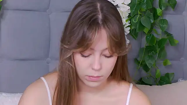 Snapshot of TheEmma chatting on October 2025 06:47:01 AM TheEmma online show from October 2025 06:47:01 AM