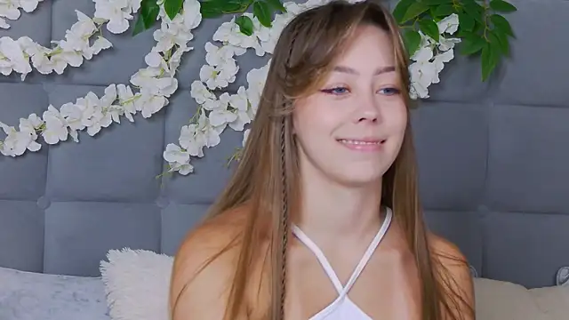 Snapshot of TheEmma chatting on November 2025 08:17:02 AM TheEmma online show from November 2025 08:17:02 AM