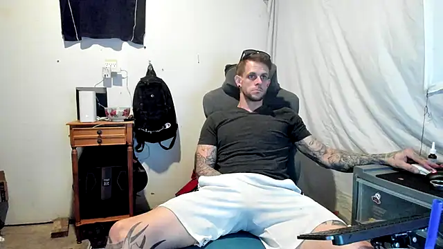 Snapshot of JamesMichael88 chatting on March 2025 07:13:02 PM JamesMichael88 online show from March 2025 07:13:02 PM